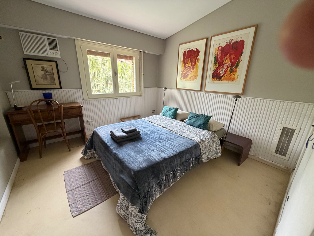 Room H (2 guests)